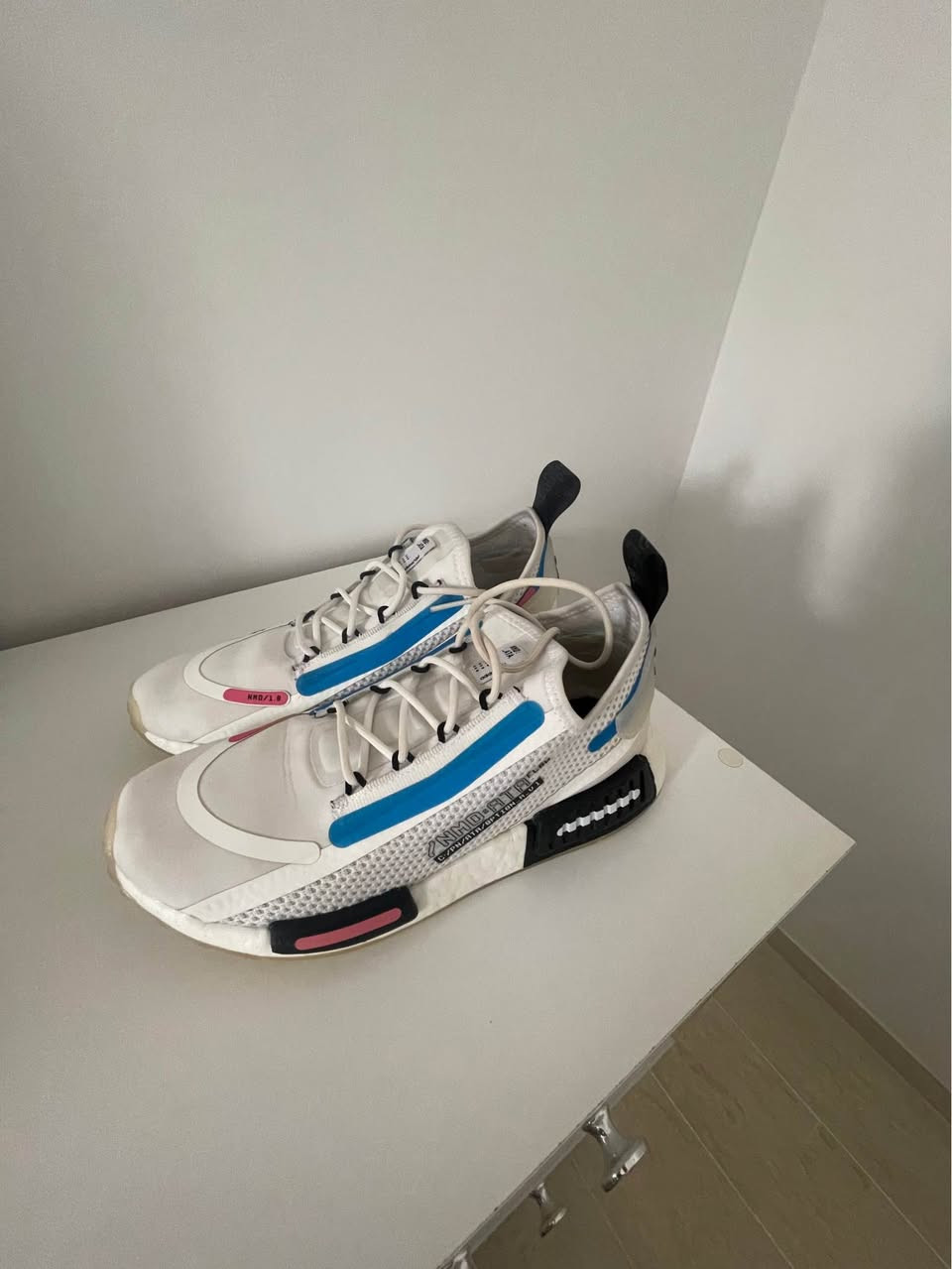 👟 À vendre — Sneakers Adidas NMD

Belle paire de sneakers Adidas NMD originales en très bon état, peu portées.
Modèle moderne et confortable, idéal pour le sport ou le quotidien.

✅ Marque : Adidas
✅ Modèle : NMD
✅ État : très bon
✅ Couleur : blanc avec détails bleu et noir تونس


**إذا كنت صاحب هذا الإعلان وتريد حذفه لأي سبب، رجاءا أرسل رسالة إلى الدعم الفني**