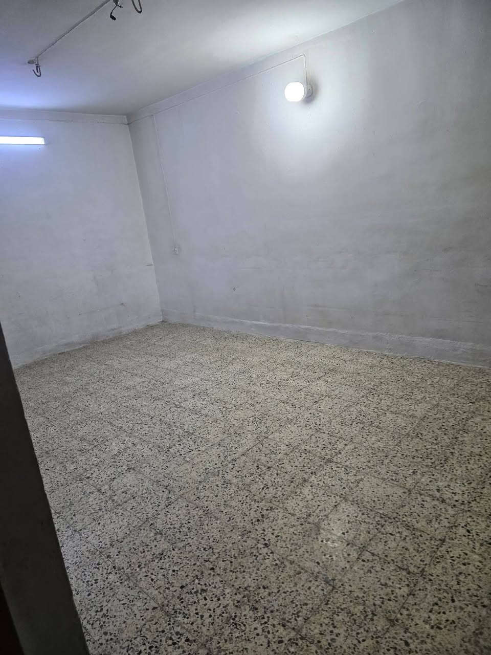 الايجار بيت طابق ارضي
حي التاميم مقابل حي النور
المساحه 160 متر والسعر 350
غرفتين وهول واستقبال ومطبخ ومشتملات
بناء نظيف
***********
***********
