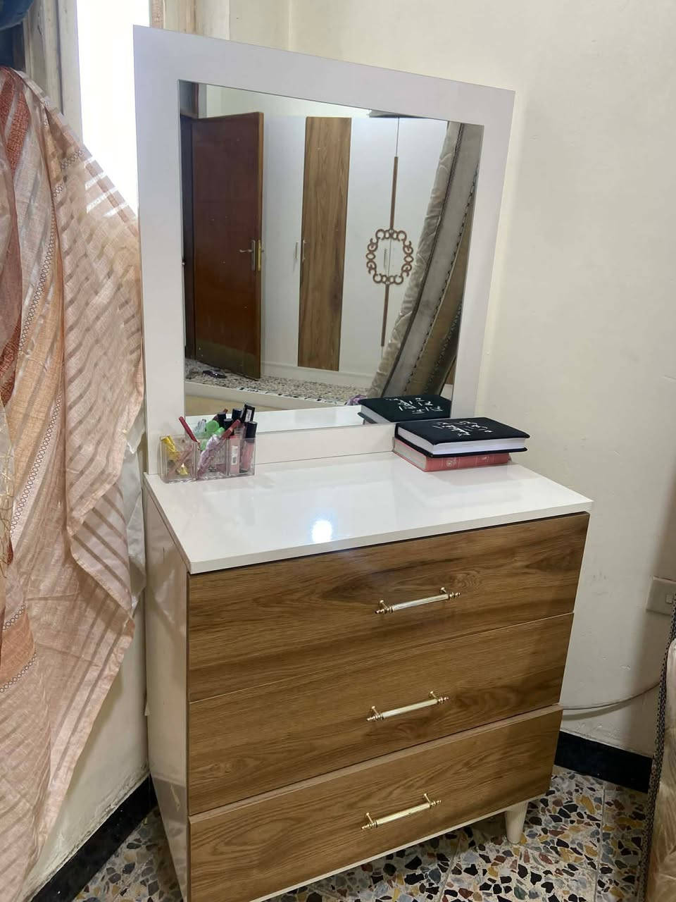 سلام عليكم غرفه للبيع سعر ٢٧٥ قفل مثل ماموضحها بصوره ٥ قطع نضافه ٧٥ الى٨٠ بـ ١٠٠ مابيها اي كسر غير ال جوه دوشك وحده منهن وما ماثره عنوان بياع


**إذا كنت صاحب هذا الإعلان وتريد حذفه لأي سبب، رجاءا أرسل رسالة إلى الدعم الفني**