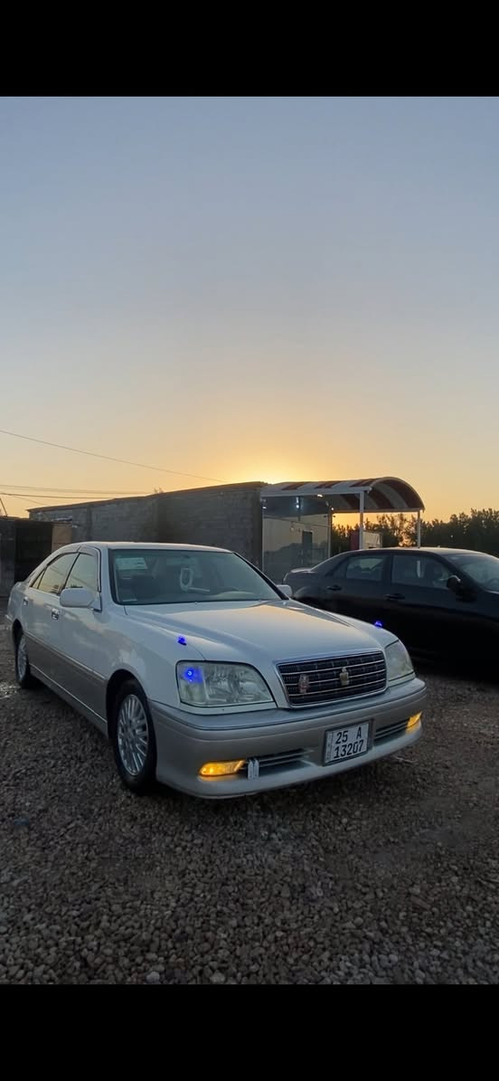 السلام عليكم للبيع ملكه موديل 2000 اصل لون أبيض خضراوي محزم اصل مكفوله من كصه ونقل جثه وأصوليات رقم إنكليزي كركوك مشروع وطني سنويه لل 2030  شرط التحويل ثاني يوم سياره نضيفه كلش موصفات فتحه اربع دكم أربع كشنات كهرباء شغالات ستيرن كهرباء مثبت سرعه برده خلفيه تشغيل عن بعد محرك ففتي الاقتصادي لاصرف ولا دونز كير توني شاده تخم تاير جديد صدر امامي خلفي خير من الله سياره مال جناي تراي وين مايعجبك شرط ترايك ١٨٠ مكاني بابل حله ناحيه النيل رقمي *********** والشراي خابرني وتدلل
