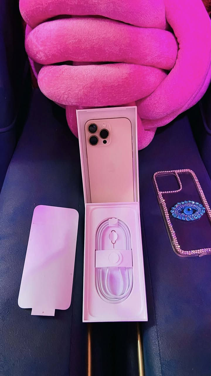 ايفون 16 برو ماكس للبيع ذاكره 256 وبطاريه 100 دبل خط ZA/A شرق اوسط الجهاز بعده بل ضمان لون دزيرت ملحقاته كامله كيبل مامفتوح بعده جديد وكارتونه مطابقه للبيع مكاني كربلاء متواجد خاص او واتساب ***********
