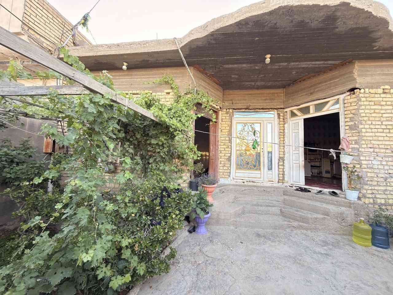🏡 بيت طابو صرف  للبيع أو المراوس
📍 الموقع: حي العسكري  
📐 المساحة: 240 متر  

🔹 يتكون من:
- غرفتين
- صالة
- مطبخ
- استقبال
- حمامات داخلية وخارجية

🔹 الطابق الثاني:
- غرفتين

💰 البيت عليه طلب سلفة 10 مليون

📞 للاستفسار : مراسلة الصفحة بوابة الزبيدية للعقار
او الاتصال 
***********  
***********
