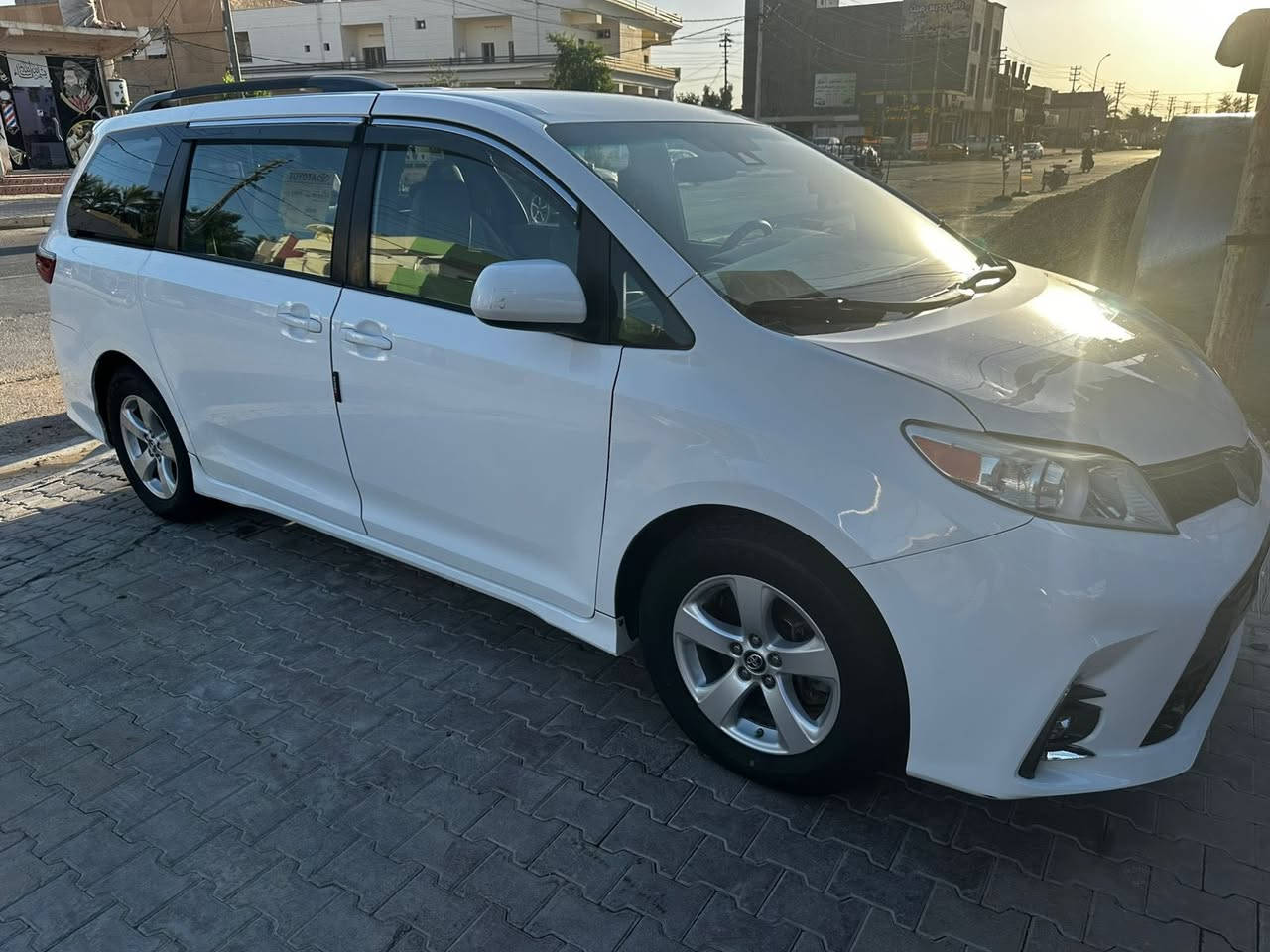 السلام عليكم 
سينا 2019 للبيع 
حادثها جاملغ خلفي وصندوق وجاملغ امامي مصلح 
ماشيه 142
سعر 2200$
***********
مكانها الانبار هيت
