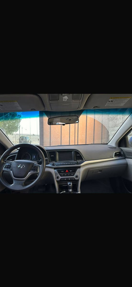 السلام عليكم  للبيع النترا موديل ٢٠١٨ وارد حادثثهه مثل ما موضح بالصورة وصار بيهه شخط بصفحه هنا السعر ٩٩ وبيهه مجال مكاني البلديات *********** تجي تشوف بعينك وتدلل
