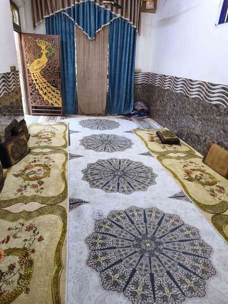 بيت مساحه ١٣٤ طابقين الطابق الاول غرفه وصاله ومطبخ وبراني وصحيات طابق ثاني غرفه وصاله 
المكان الديوانية المركز حي العسكري الثالث شارع ٣٠ خلف المدرسة الحديد    ***********
