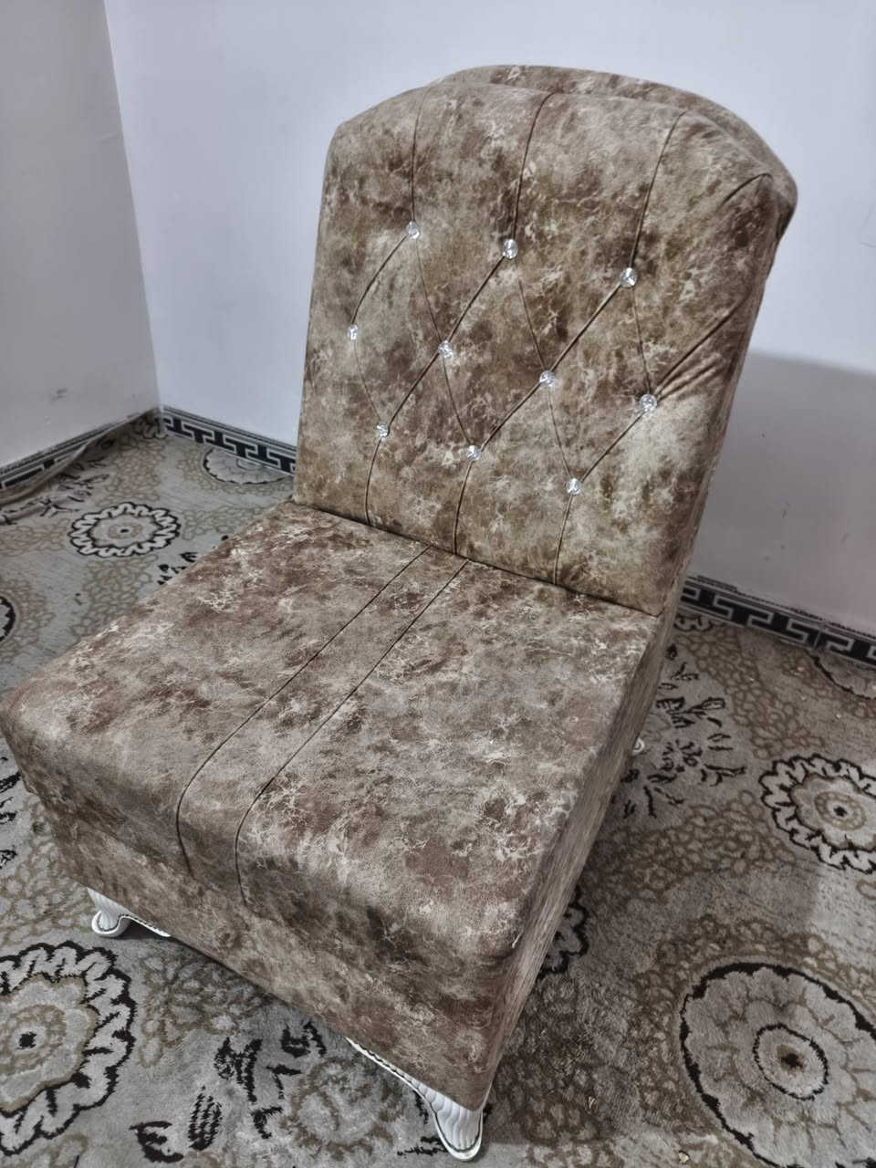 السلام عليكم ورحمه الله وبركاته كرسي للبيع كلشي مابي السعر 40وبي مجال عنوان كربلاء حي القادسيه الرقم ***********
