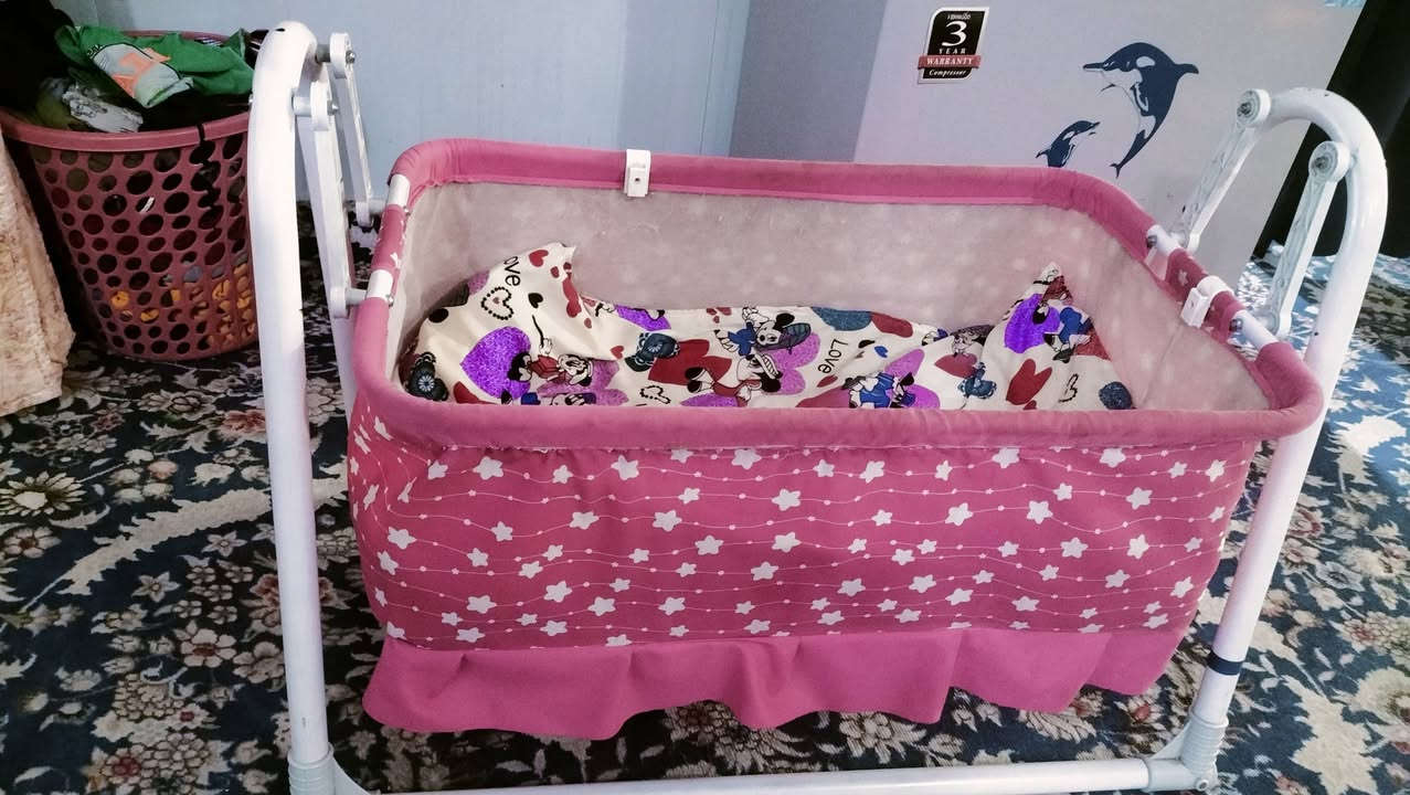 السلام عليكم يوجد غراص للبيع نضيفات كلش كلمن وسعره كاروك هزاز سعره 30براد شغال حار وبارد سعره 30جداري كرانيت  حجم وحده 27 وحده 30 وبيهم مجال  رقم واتساب ***********
