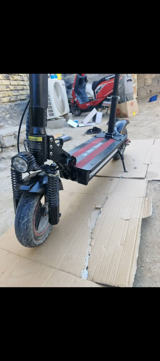 السلام عليكم

سكوتر كهربائي كاكو ماكس سبيد مستعمل 5  أشهر وتاركه كهربائيا نظيف جدا، بس اللايت عطلان ماته بسبب الدكمه ومركب لايت بمكانه والبريكات يحتاجلهن تبديل  أما تواير شادهن جدد تواير ربل من الشركة ماته 
نظام 3 سرع بطاريات ليثيوم بلكامل تمشيك 30/35 كيلو بلشحنه الوحده يصير وكفه وكعده المقعد ينفتح ويتركب ، دبلات امامي وخلفي  الستيرن يتكبر ويتصغر والسكوتر يتطبگ ، المقعد يتحمل وزن 120 كيلو 
سعرته توصل 55 
السعر رايدة 350 ألف وبيه مجال ماخذه ب 600 ألف بس مستعجل ع بيعته

 مكاني كربلاء  
*********** هذا رقمي اتصال أو واتساب
