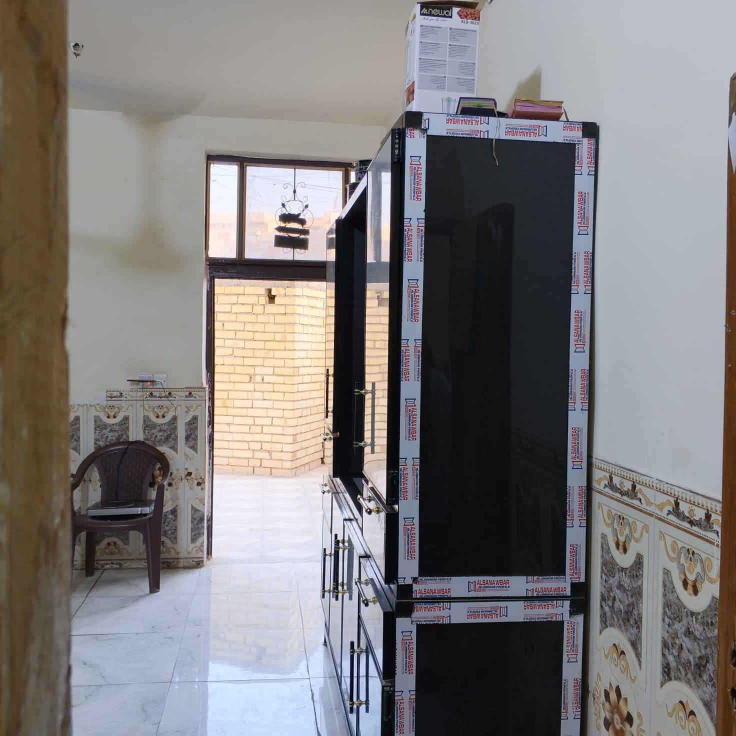 بيت للايجار بل ضباط مقابيل سوق السوداني بيت طابقين نضيف كلش كراج استقبال مطبخ صحيات طابق الثاني غرفتين وحولي فوك وحولي جوة صطح جبير بالكون  ادمن اقبل / موجود خاص وموجود واتساب ***********
