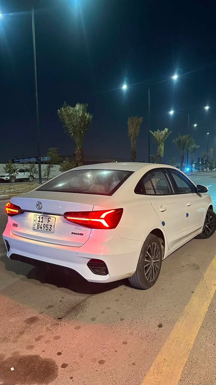 ⁨ ⁨ ⁨ ⁨
⁨ ⁨ ⁨ ⁨ 
🟥🟥 للبيع فقط و بدون مراوس 🟥🟥

MG5 plus خليجي 
رقم بغداد بأسمي تحويل مباشر
السيارة كفاااااله عامه من الضرر و الصبغ و التبديل 

🔰 الموديل 2025
🔰العداد 9 الف كيلو 
🔰 لون ابيض 
🔰 مكينه 4 سلندر 1500cc دوش 
🔰 ویل قياس 16 إنج
🔰 كير تبترونك + -
🔰 كشنات مخمل ابيض
🔰 مثبت سرعة ذكي تفاعلي 
🔰 دشبول جلد ابيض  
🔰 شاشه عدادات دجيتال 
🔰 وضعيات قيادة (  نورمال ، ايكو ) 
🔰 فول تحكم ستيرن 
🔰 تبريد قطعتين 
🔰 شاشة اصلية قياس 12.6 انج تدعم Apple carplay 
🔰 نظام صوتي 6 سماعات 
🔰 نظام اوامر و تحكم صوتي
🔰 مصابيح أمامية زينون 
🔰 لد نهاري 
🔰 بك لايت لد 
🔰 كشاف ضباب خلفي 
🔰 مري كهرباء 
🔰 اشاير بـ المري  
🔰 دخول ذكي (بصمة)
🔰 بصمة ابواب 
🔰 صندوك بصمة 
🔰 حساس ضغط الإطارات 
🔰 منفذ شحن سریع مزدوج Type-C
🔰  اوتو هولد 
🔰 هند بريك بصمه 
🔰 حساسات خلفية تفاعلية 
🔰سبير جديد ما نازل عدة جديدة كلها ما نازله 
🔰 نظام المكابح المانعة للانغلاق ABS
🔰 نظام التحكم بالثبات ESC

السيارة كلش جديدة زيرو على ايدي من وكالة البياع ضمان 6 سنوات سيرفاس كله بلشركه 

وياها ارضيات حوضية بلادية 
و ارضياتها مال شركة البلادية 
و العده و السبير و المثلث كله جديد 

السيارة خليجية ام الضمان و كفالة عااااامة
السعر 128 ورقه و بي مجال للطيبين 

***********
