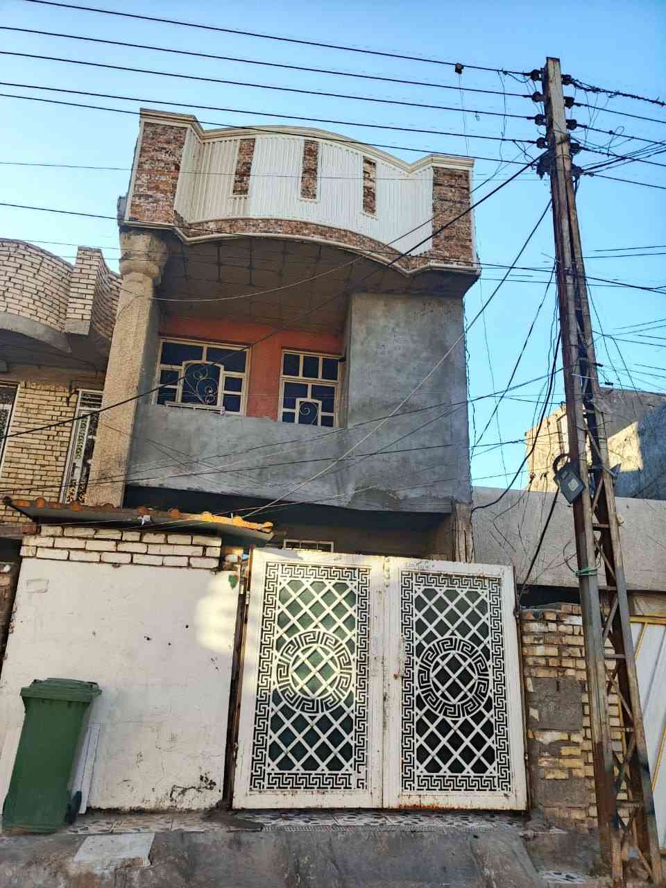 السلام عليكم 
⚠️يعلن مكتب عراق السلام للعقار 
      عن توفر 
🏠 منزل للبيع مساحة 100 م طابقين
      الحسينية . منطقة ال 23 خلف جامع الرحمن مدخلين 
       استقبال +حولي +غرفة نوم 💤  +ترك
        + صحيات الطابق الثاني غرفتين نوم 💤 
         و صحيات وحولي
للاستفسار الاتصال على الارقام :
لؤي التميمي 
***********
قصي التميمي 
***********
أو زورنا في مكتبنا مكتب (عراق السلام)للعقار 
العنوان : شارع جامع النور 
اهلاً وسهلاً بيكم
