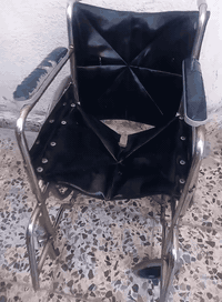 للبيع عربانه نضيفه بس التجوات مزلغه 07737923386