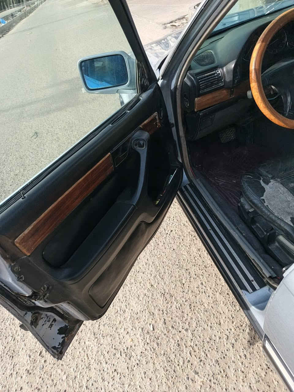 بي ام للبيع حجم ٧٣٥ سلفري سياره جاهزه محرك كير ميكانيك شرط تخم تاير جديد رقم بغداد شرط التحويل السياره جاهزه والتبريد بس نقص راديتر السعر ٤٥بيها مجال للستفسار ***********
