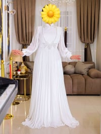 ملابس • تفاصيل قليلة