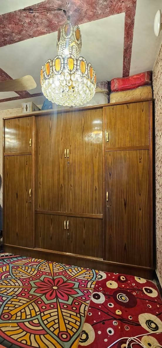 غرفه اخشاب نجاره عراقي  نضيفه محرد تلحيضات بسيطه تلميع ما تلميع
متكونه منـ 4 ملحقات

1_ كنتـور 4 بوب 
     2 باب بكومديين للاعلى من 3خانت 
و   2 باب بكومديين للاسفل 

2_ ميز ابو المرايه مع طابوريه 
3_ چربايه مع كومديين 
4_زاويه ملابس مع جزامه احذيه للاسفل 

سعرهـا 1 مليون 100 وبيها مجال ان شاء الله

رقم الهاتف ***********

العنوان / كوت -دجيلي 
مكلفه بلنشر اتصال على الرقم
