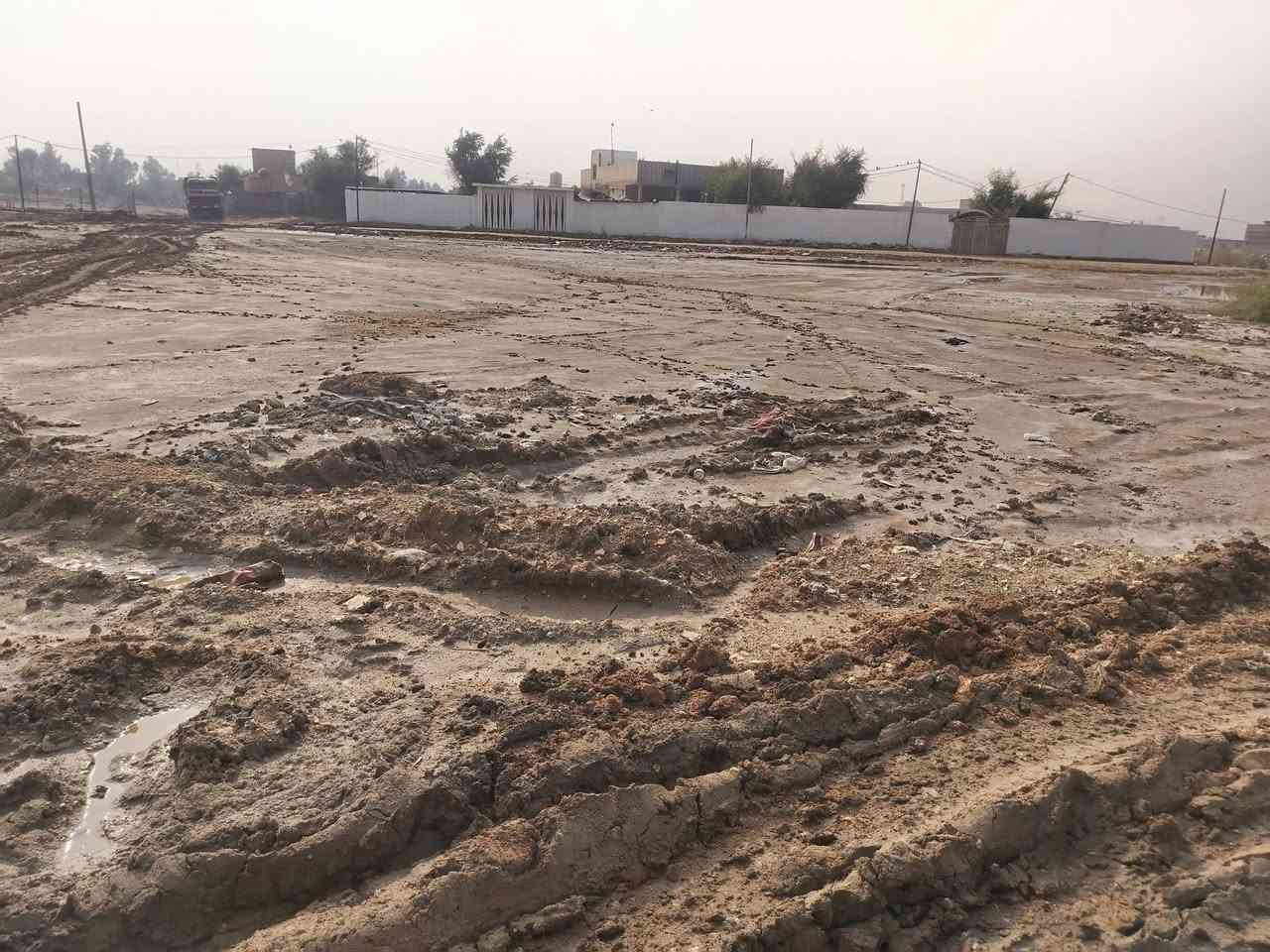 سلام عليكم قطعه طابو زراعي سند 25بحي المنصور جهت سجت القطار تبعد عن سكه 300متر مساحته القطعه 1000متر ماء كهرباء مولده شارع تريد 250متر عادي تريده كله هم عادي لاستفسار عله رقم ***********بي واساب
