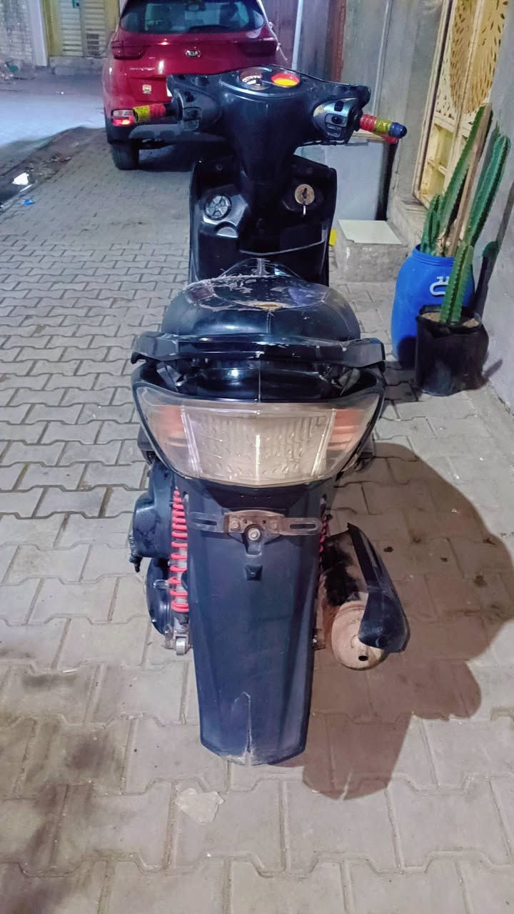 سلام عليكم سكنس فحل كابرتر  نضيفة دراجة شلعة او معدل اطير نقصهة كهربائيات بس  صدرهة حلوة مكيهنة حلوة دراجة نضفة ***********مكاني بغداد ام حي اور موجود واتساب السعر 500
