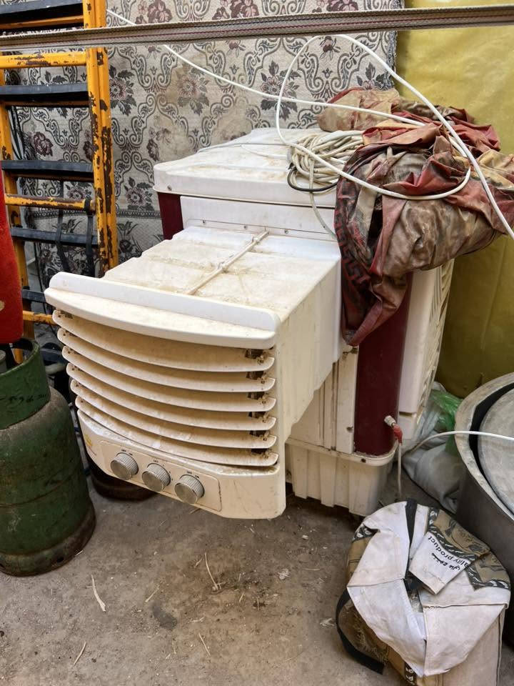 مبردات ثنين   رويال باب اول جديدات  وستخدام قليل وحده خرطوم عالي والثانيه بالطول نفس الحجم 
شعر الوحده ٢٥٠ وبيه مجال 
تتواصل واتساب لو اني اراسلك خاص 
***********
