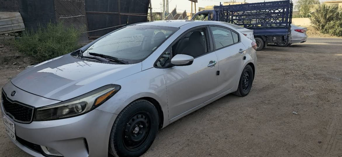 السلام عليكم  كيا فورتي موديل ١٧ سونار كدامك رقم اربيل 
مكينه الفين دوش بيع او مراوس بصفره مكان كربلاء طويريج 
***********
