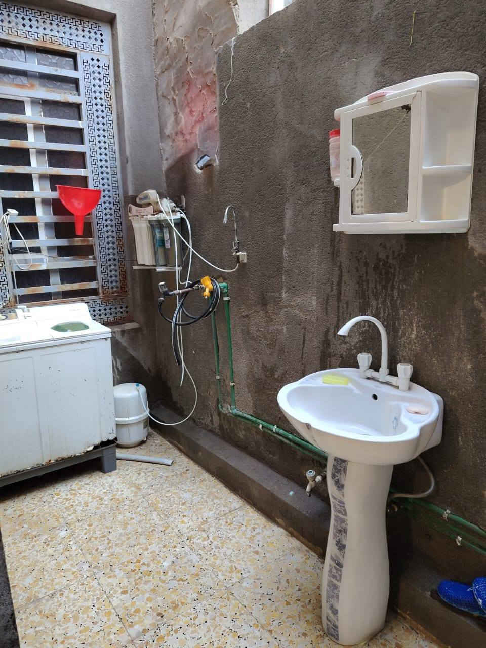 اعاده نشر دار للبيع حقل لثاني نص قطعه بطول قاط ونص قريب على شارع لعيداويه غرفتين  صاله مفتوحه مامطلوب اسكان ***********
