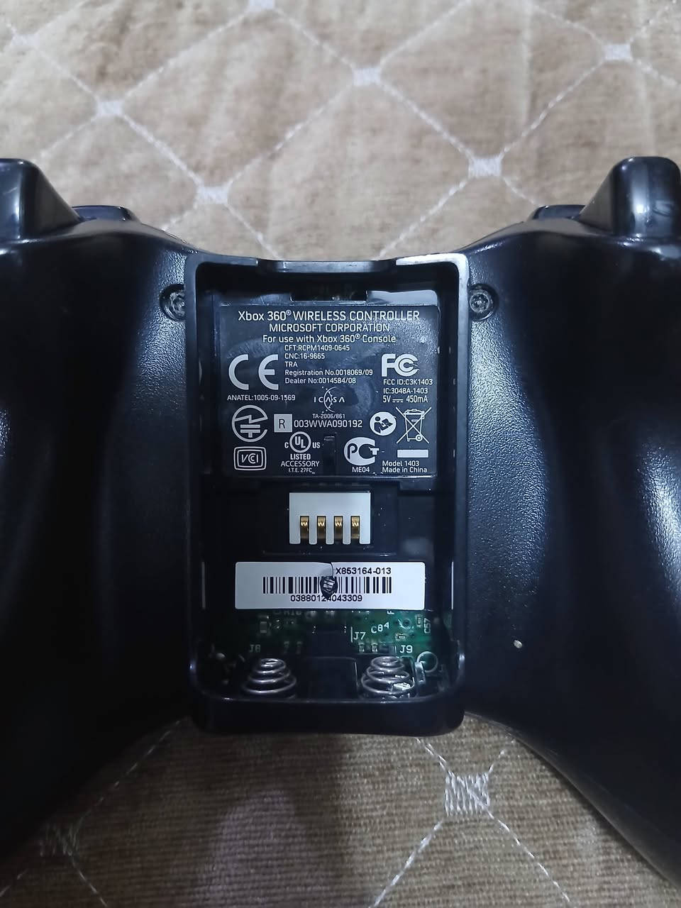 سلام عليكم للبيع جوستك اكس بوكس 360 مستعملة اصلية مو تجارية شغالة 100% السعر 20 الف و بيهة مجال الاتصال على الرقم *********** المكان 
بغداد - الدورة - شارع 60
