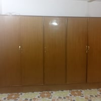 للبيع كنتور خشب 5 ابواب مثل مامواضح بلصورة ب100 وبي مجال  رقم الهاتف 0...