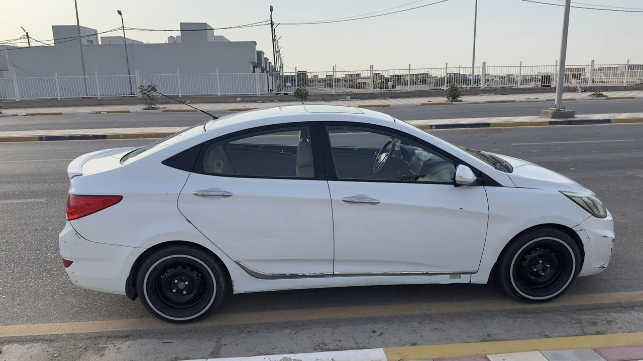 سلام عليكم سيارة اكسنت خليجي 2014 فووول (بلو ) محرك 1600 دوشش رقم بغداد سنويه ل 31 هزه جديده سياره كامله من تبريد حداديه تخم تايرات دوشمه وشاشه وتحكمات سياره ماناقصه شي ب اسمي مكاني كربلاء الامن الداخلي اللسعر 95 بيها مجال سونارها موجود رجاءً لا تعبوني رقم ***********
