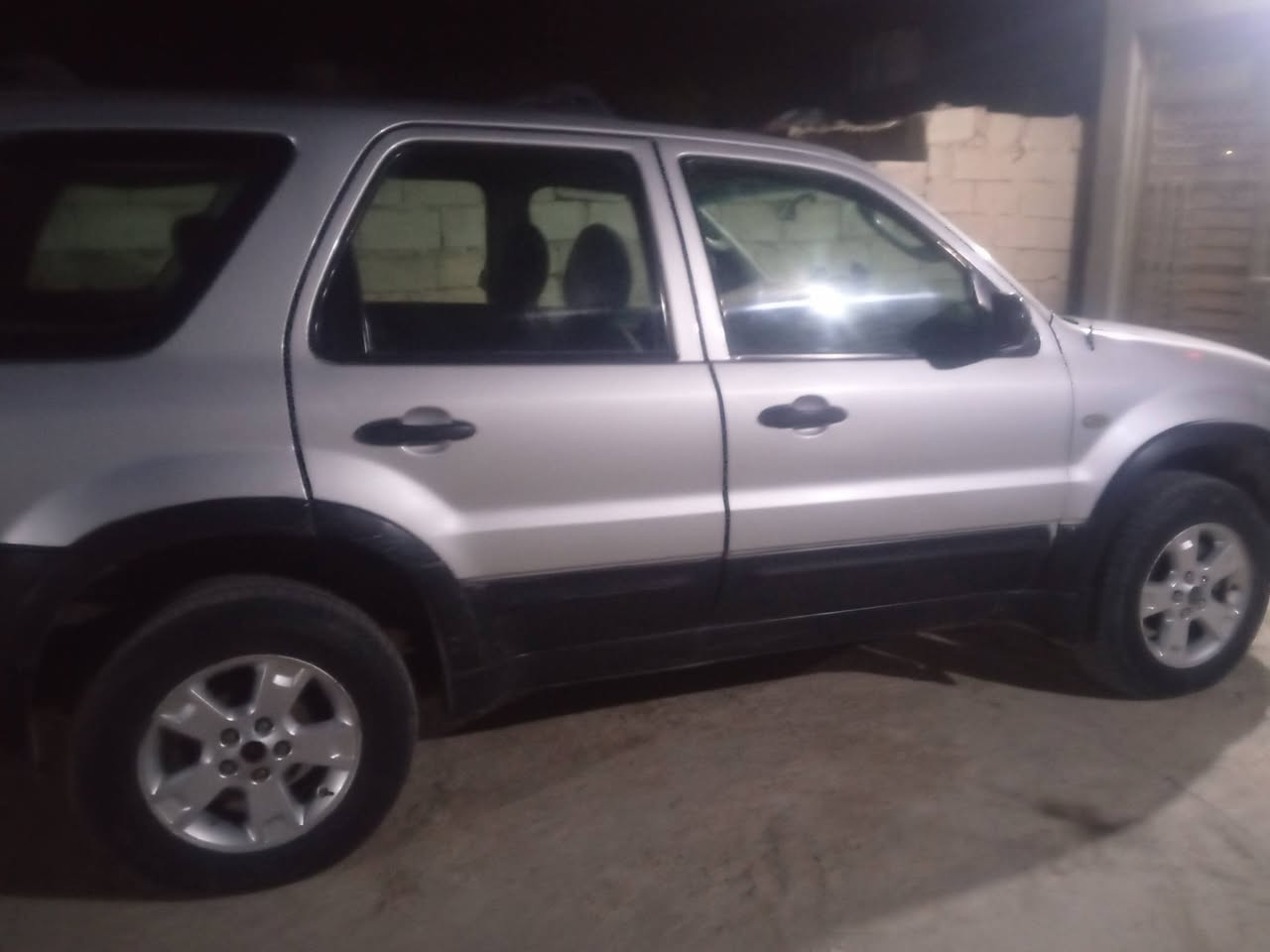 فورت جيب للبيع مكينه وكير كامري موديل الفين وخمسه ***********
