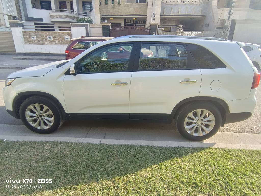 السلام عليكم 
للبيع كيا سورنتو EX وارد امريكي موديل 2014 فول مواصفات
حادث امريكه باب السايق والباب خلفي وجاملغ خلفي صبغ بدون دواخل 
وبل عراق بيها جاملغ خلفي عكس السايق 
فول مواصفات
الكير ومكينه خير من الله لا تنقيص ولا تبخير ولا رواجز ولا دوانز  ولكير ممتاز
فتحه سقف بنوراما
بصمه تشغيل 
بصمه ابواب 
مري شفط وقلاب 
اشاير بل مري وأناره ترحيب عند الدخول 
صندوك كهرباء 
كشنات جلد وكهرباء وتدفئه وتبريد بل كشنات وخزن ميموري 
شاشه وكامره وحساسات ورادار جانبي 
6 سلندر 
7 راكب 
3 قطع تبريد 
4 وضعيات قياده 
فور ويل 
ماشيه 189 مايل حقيقي 
 تخم تاير جديد 
***********
تخم تاير جديد 
السياره نقصها فقط الصدر الامامي نص عمر وباقي السياره جاهزه من كلشي 
رقم بغداد نكليزي وسنويه وهزه جدد 
مكان السياره بغداد السيديه 
السعر 148 وبيها مجال بغداد, العراق
