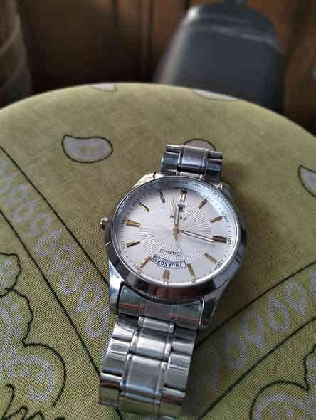 ساعة كاسيو قيم وخذ للحجز فقط واتساب
***********
