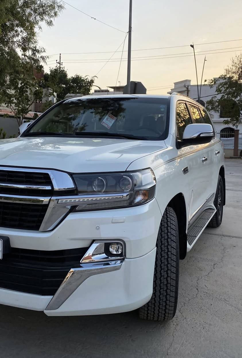 موديل 17 gxr محرك 6 سلندر
موصفات وايت ايدشن اسبيشال
رقم سليمانيه دولي 
كير ومحرك و صدر مكفول ✅
تخم تايرات وبطاريه جديد شركة ✅
تحويل وكاله بشرط + دفتر بنزين موجود ✅
بدون صبغ بدون بارد بدون حالوب حتى دعاميات بدون رمل 
دواخل جديد كارتون 📦✅
- ✅موصفات

3 شاشات بلادي
لايت اسود بلادي + زينون
سلايت 
8 ايرباك
كراسي جلد + كهرباء 
حساس أمامي خلفي كامرة 
ماوس تحكمات استيرن
سيارة استخدام بيت فقط ✅
ماشي 106 km 
رقم ***********
سعر 485 بي مجال للشراي
مكاني كركوك
