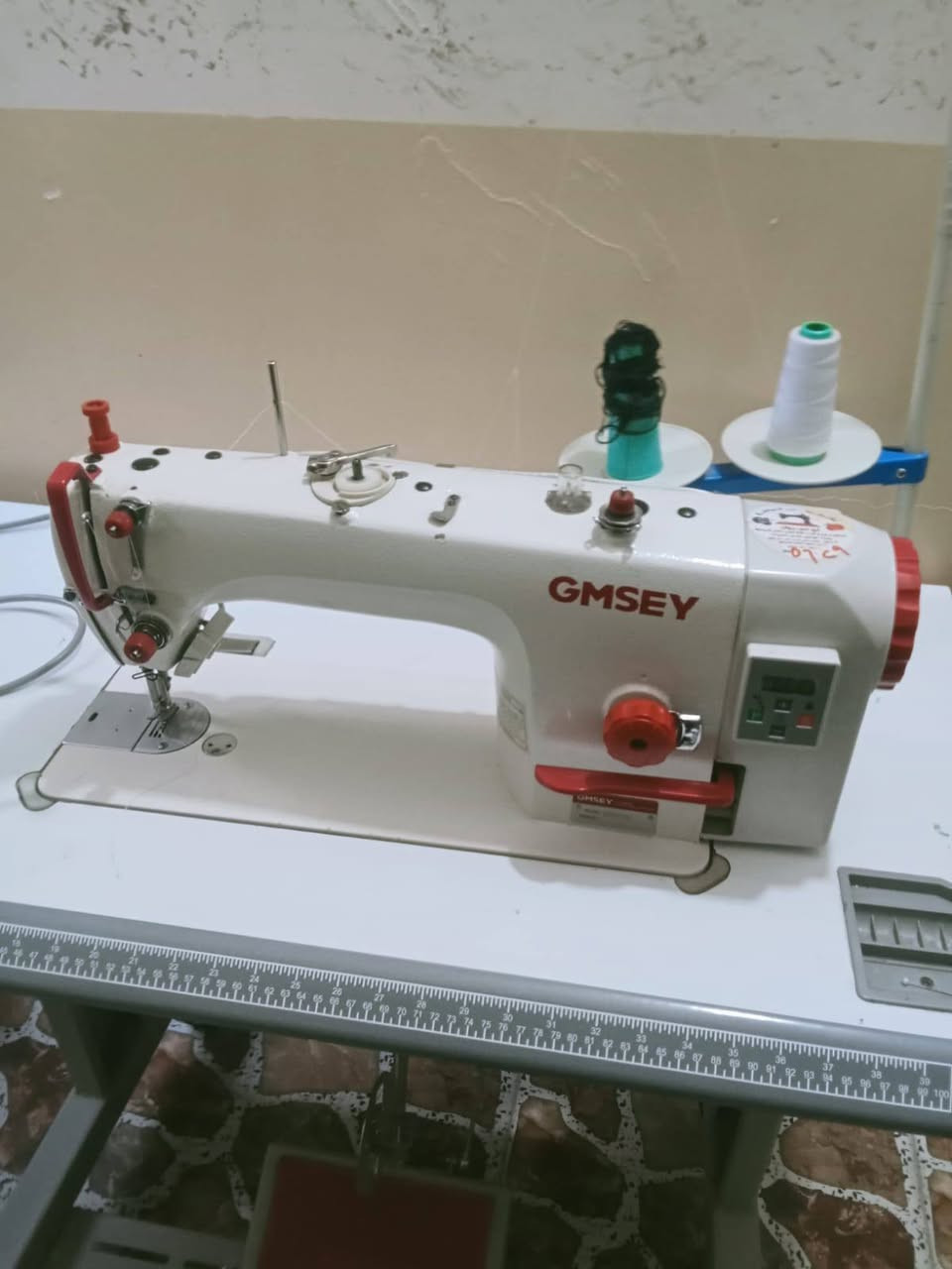 سلام عليكم مكينه خياطه نظافه فول شقاله تكدر تجي تشوفه وتجربه السعر 300الف رقم الهاتف ***********
