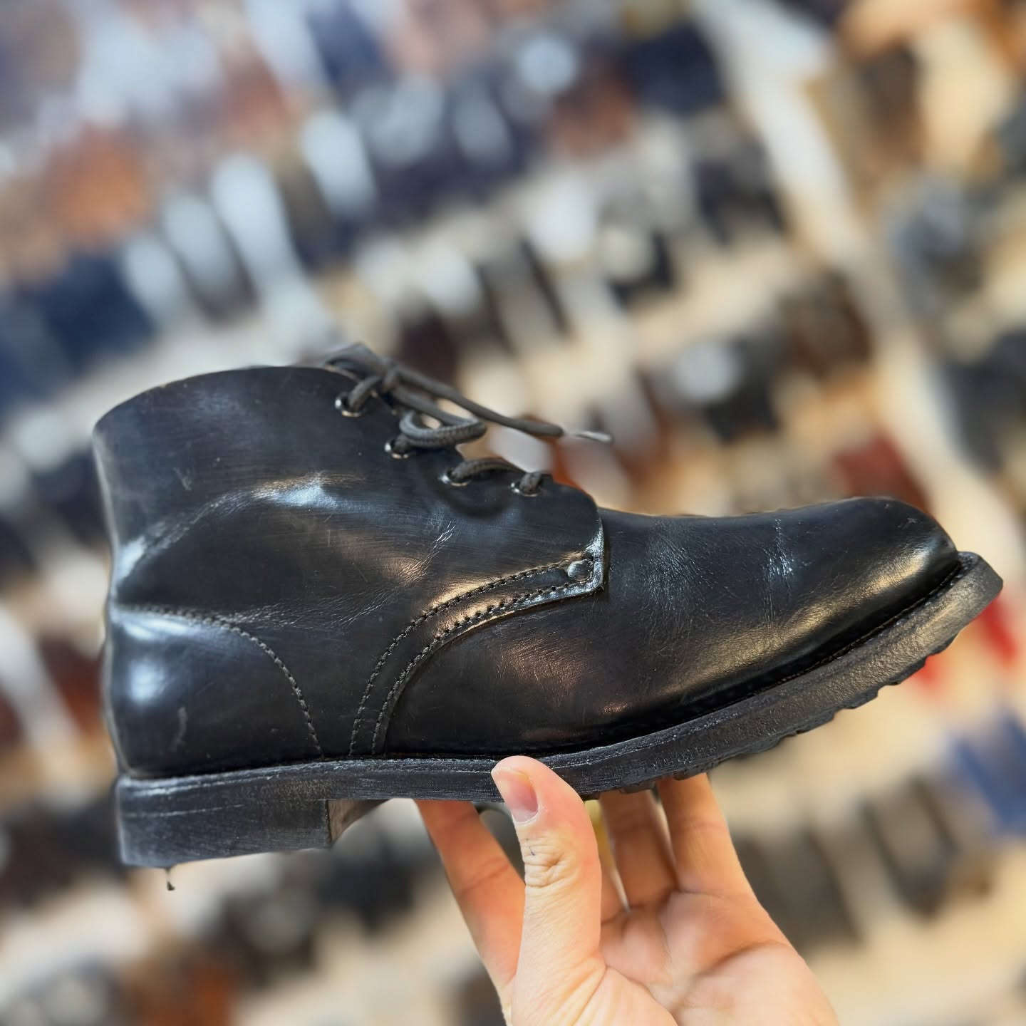 بوت رجالي جلد أصلي 100%
تصميم كلاسيك راقي يناسب البدلات واللبس الرسمي 👞

🔹 نظافة فول
🔹 جلد طبيعي قوي ومريح
🔹 ستايل أنيق يطلع هيبة باللبس

📏 القياس: 40
📦 قطعة وحدة فقط (ما يتكرر)

🔥 مناسب للعيد وللطلعات الرسمية

🚚 توصيل متوفر

اللي يلحقه يلحقه لأن القطعة وحدة بس
كلاسيك
#ستايل_رجالي
#احذية_العراق
#كركوك
#عرض_العيد
#موضة_رجالية


**إذا كنت صاحب هذا الإعلان وتريد حذفه لأي سبب، رجاءا أرسل رسالة إلى الدعم الفني**