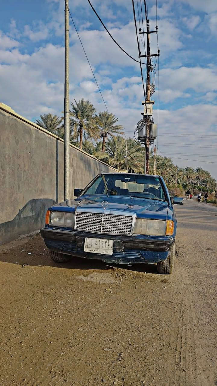 سلام عليكم من رخصت الادمن  مرسدس ١٩٠  رقم ديالى باسمي سنويه لل ٢٠٢٧  محرك ونجي ناعم خير من الله اوتوماتيك مصبوغه حزام للجماليه عدا القماره كهربائيات كامله سنترلوك السعر ٤٣ المكان بغداد قرب مطعم ضفاف دجله/***********
