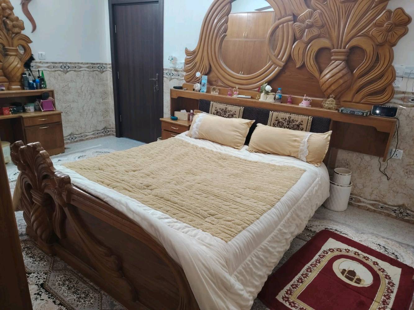 العنوان صلاح الدين تكريت
السلام عليكم غرفه اخشاب للبيع مستعلمه ونضيفه كلشي موضح بالصوره السعر 600 الف وبيها مجال بسيط 
النقص :
كومدي واحد 
زاويه ملابس 
الرقم ***********
الرقم الثاني ‏‪***********‬‏
ما هو موقع البائع؟: 
تكريت