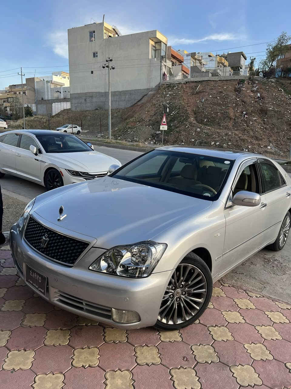 شاهێنە ١٨٢ موس
٣ دوگمەی سڵاید ناو زەرد
٣ پارچەی یابانە بی ناوگرتن
بی مەسرەفە سەیارەکە 
ئاوێنە ئیشارەت 
عەتەری سپورت ٢٠٠٧ 
٤ تایە و ویلی ئەڤەلۆنی ٢٠١٩ لە ژیرە لۆک لۆکە
لە زەختی زۆرە دوکەڵی هەیە 
تەواوی زانیاریم نوسی وە  لە خزمەت هەموو لایەکام🤍
***********
شوین سلیمانی

نرخ٦٢ کەمی مەجال
