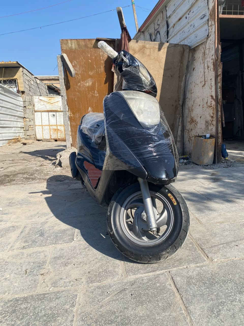 دراجه بريز 140 كلهه شغاله للبيع فقط اوراقهه كامله دراجه مابيهه نقص تفحص وتروح السعر 400 عنواني البياع او السيديه ***********
