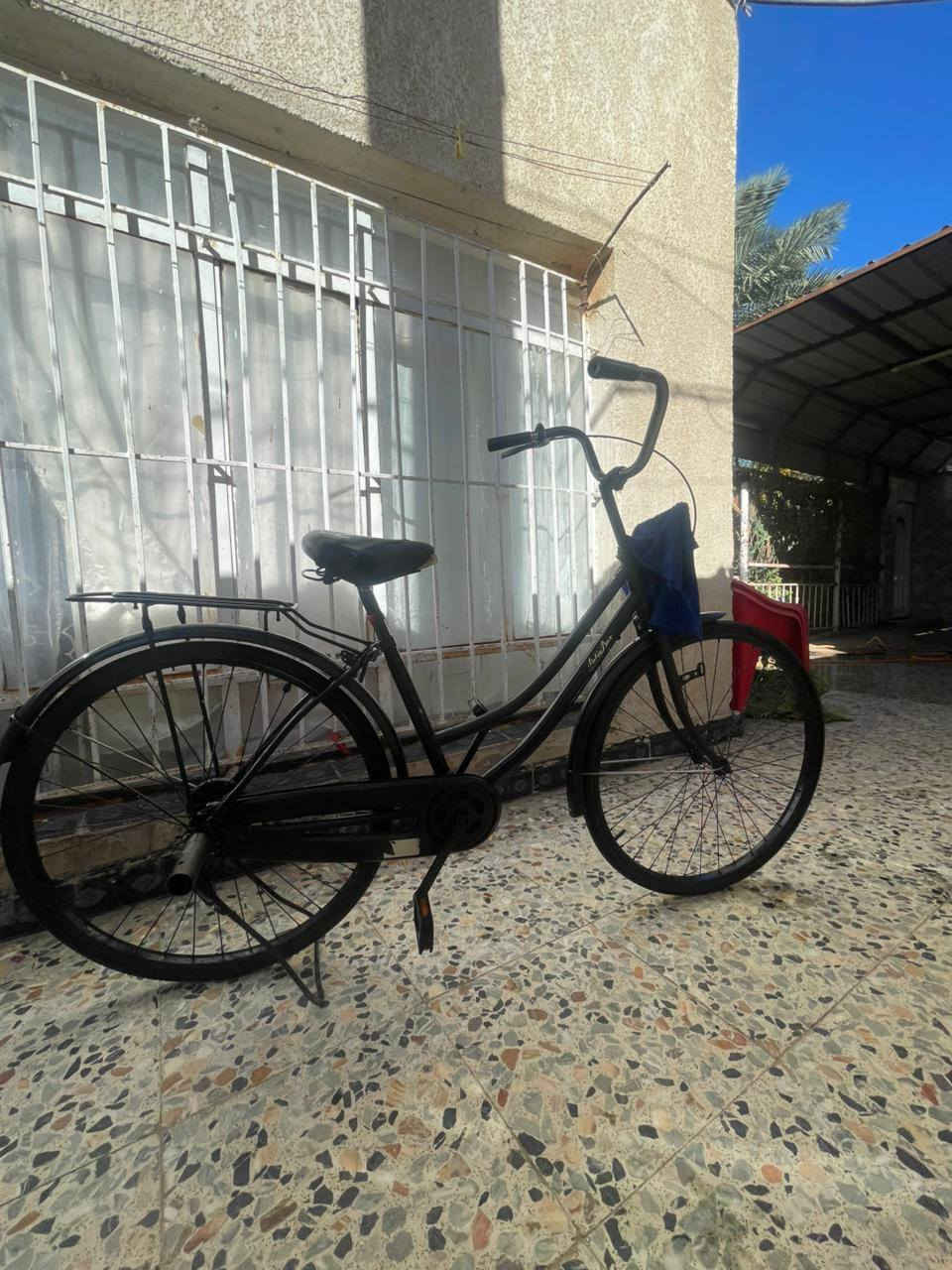 بيسكل بناتي لبيع حجم ٢٦ لون اسود ٧٠ وبي مجال ياباني الرقم ***********
