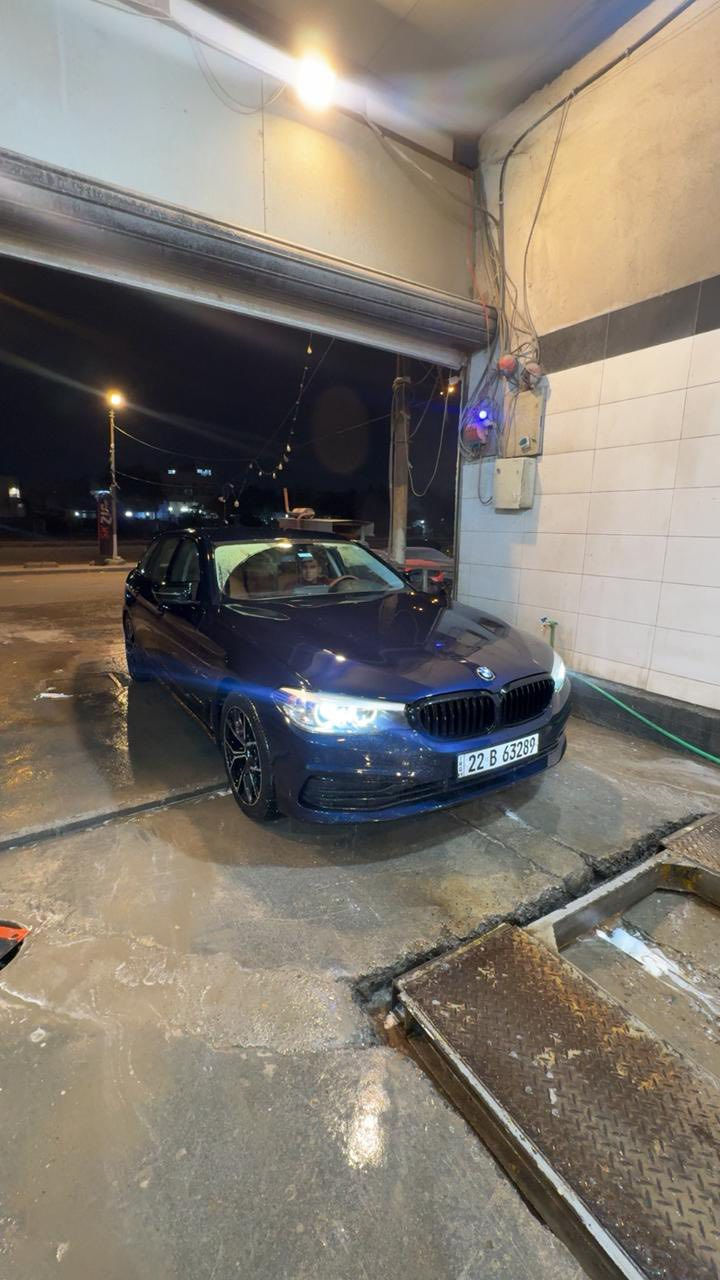 السلام عليكم
2019 
ماشيه 167 الف حقيقي ممنزل 
520i ستيشن 
بيها صبغ دعاميات فقطط
تخم تاير جديد 
السياره جاهزه على اخر حبايه 
***********
