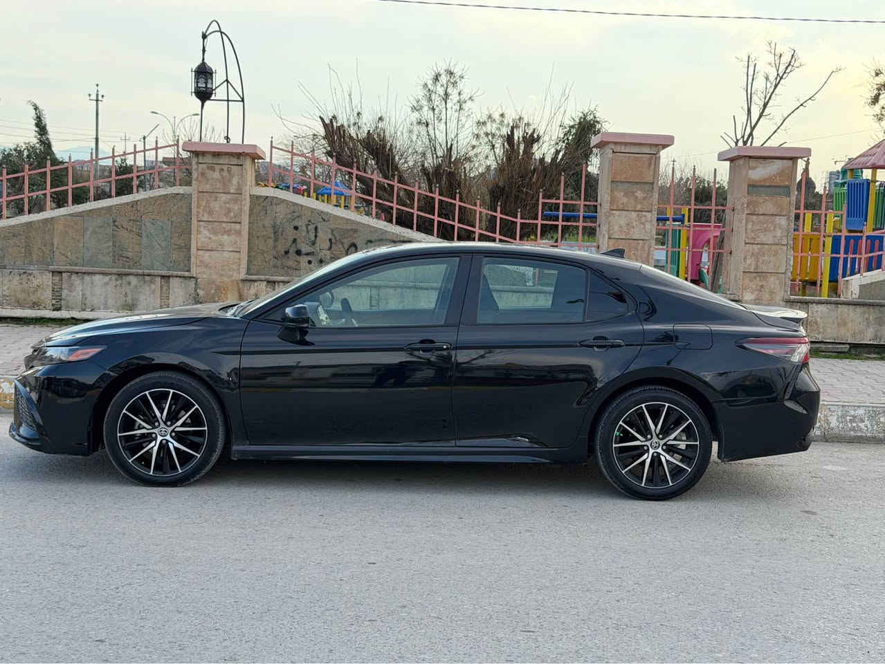 کامری ۲٠۲۳
مواسفات SE
گێر تۆماتیک و عادی
پادڵ شەفتی سوکان
رادار
خەتی جادە
ئاوێنە هیتەر و کارەبای
کوشن کارەبای
زۆر مواسفاتی تر
١ پارچە بۆیاخ
بێ ناو بێ ئێرباگ
شوێن رانیە
نرخی ۱۹۲ و مەجال
*********** Singapore
