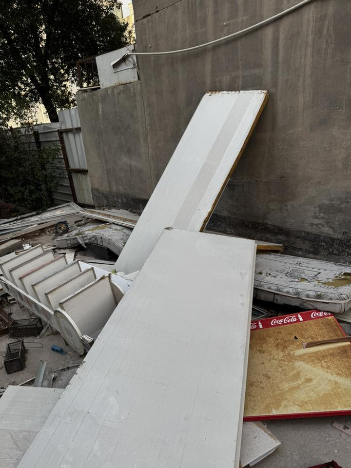 للبيع حديد  تركي مستعمل نظيف وسندويج جداري نوعيه ميلانو تركي وكبنكات عدد٢ ثقيل مكاني بسيدية ***********
