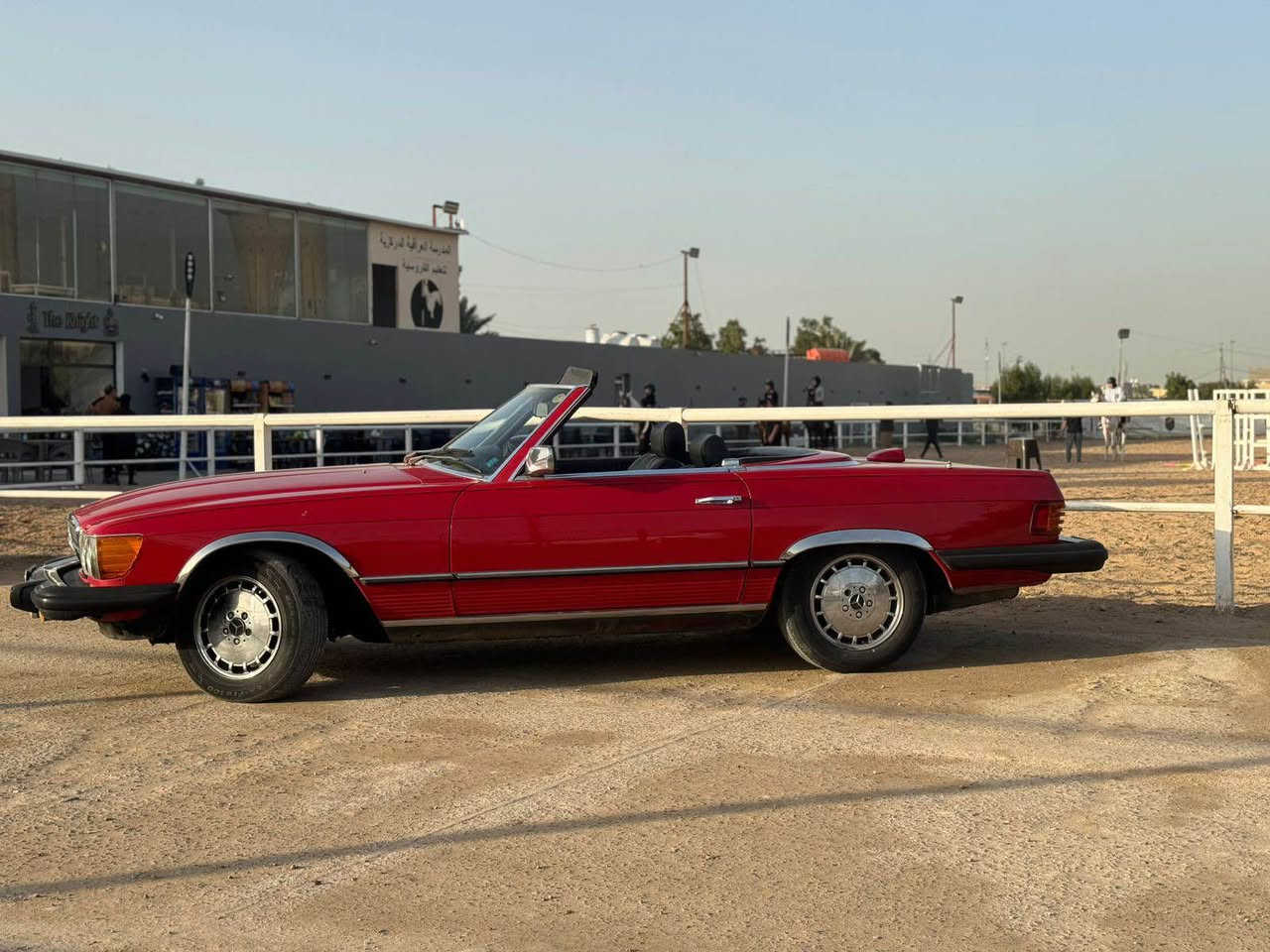 السلام عليكم للبيع 
مارسيدس SL380.  8V
 رقم اربيل 
سيارة على وضعها
مسوي ادامة منضومة البانزين من التانكي للعنكبوت 
بيهة سقف حديد +جادر 
باتري تخم تايرات جدد 
حدادية صدر على وضع الشركة 
مكان السارة اليرموك ٤شوارع 
التواصل 
***********
غير متواجد فيس بغداد, العراق
