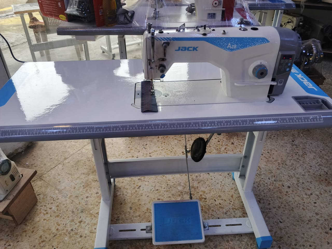 ماكينه جاك A2B الاصلي قطع خيط اتوماتيك مستعمل شي قليل السعر 425بيها مجال العنوان سوق النبي شارع المركز محلات النور رقم الهاتف ‏‪***********‬‏
