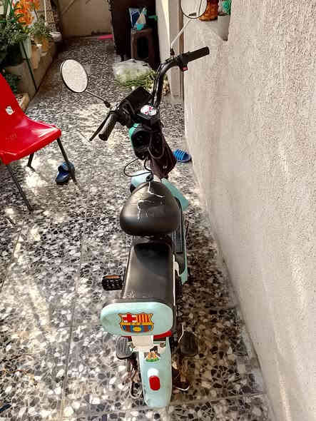 السلام عليكم دراجه شحن سرعته 60باتريات جديده كلشي شغاله ماعوزهة شيء مكاني الزعفرانيه السعر 250وبيهة مجال الرقم ***********
