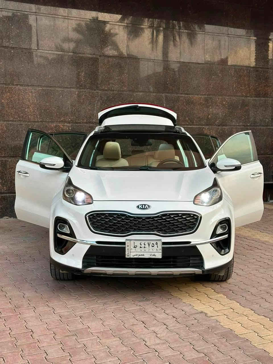 🚘 للبيع | كيا سبورتج 2019 فول مواصفات
موجوده باليرموك الاربع شوارع 
🔹 الموديل: 2019

🔹 النوع: Kia Sportage

🔹 اللون: أبيض صدفي 
لون الجام زيتوني 
🔹 السعر 19,800$ قابل للتفاوض بالمعقول.

المواصفات 
-فول مواصفات (للأخير)

✅ بانوراما

✅ بصمة تشغيل ودخول ذكي

✅ شاشة وكاميرا خلفية

✅ حساسات أمامية وخلفية

✅ مقاعد جلد

✅ مقاعد كهربائية

✅ تدفئة وتبريد للمقاعد

✅ هاند بريك إلكتروني + Auto Hold

✅ Drive Mode

✅ إنارة LED/Xenon

✅ كروز كنترول

✅ مرايا كهربائية

✅ فتحة صندوق كهربائية 
📍 السعر المطلوب:١٩.800 دولار
📞 للاستفسار:
***********
السيارة نظيفة وجاهزة للفحص، والبيع للمشتري الجاد فقط.
