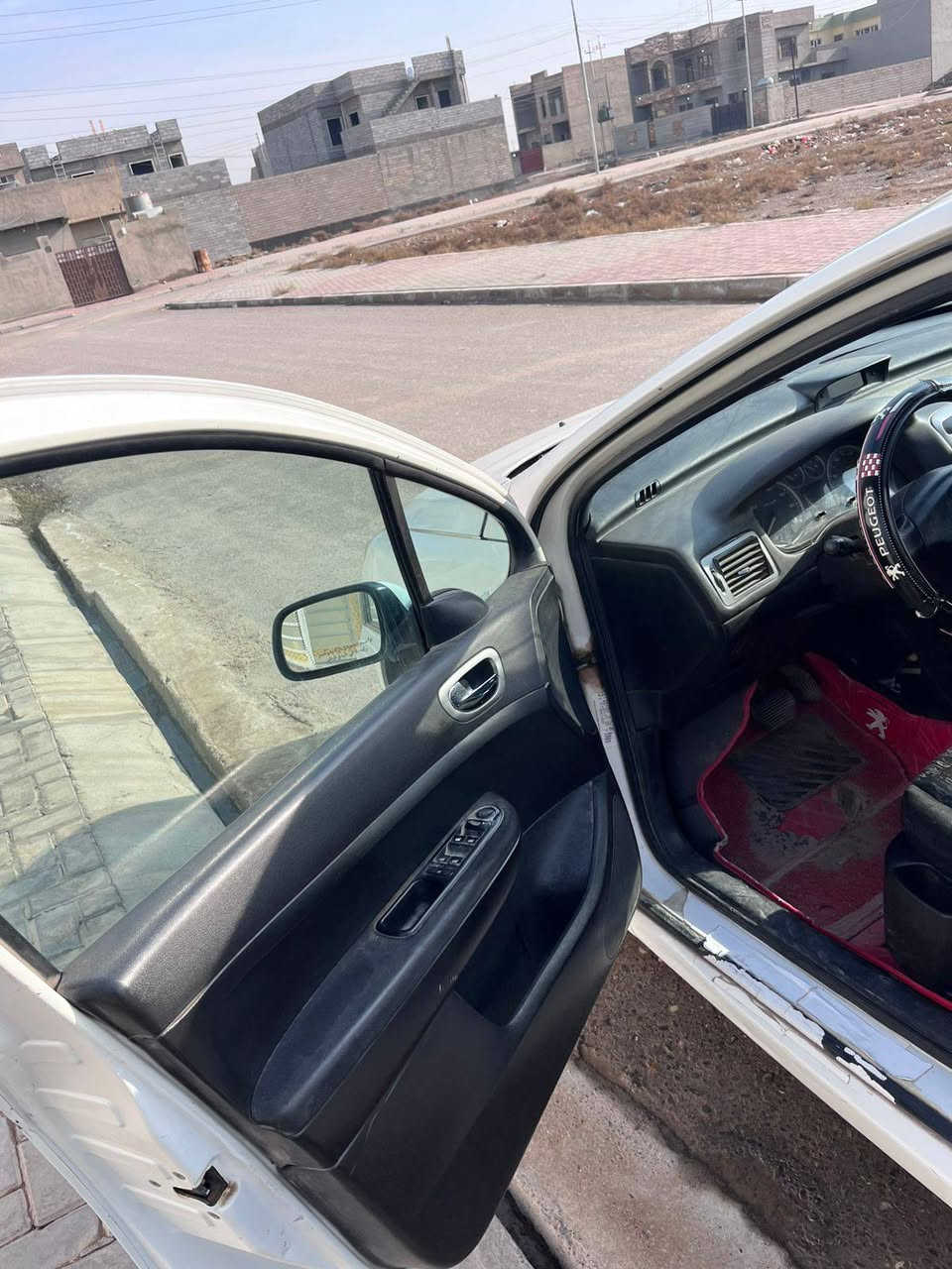 بيجو موديل 2005 حجم 307 رقم بغداد ب اسمي تحويل وكالة.. كير محرك صدر تواير تبريد تدفئة كلها بشرط سيارة مال بيت ومال جناي السعر 51وبيها مجال وترهم مراوس ب أحدث وانطي فرق اليحب يتصل ***********
