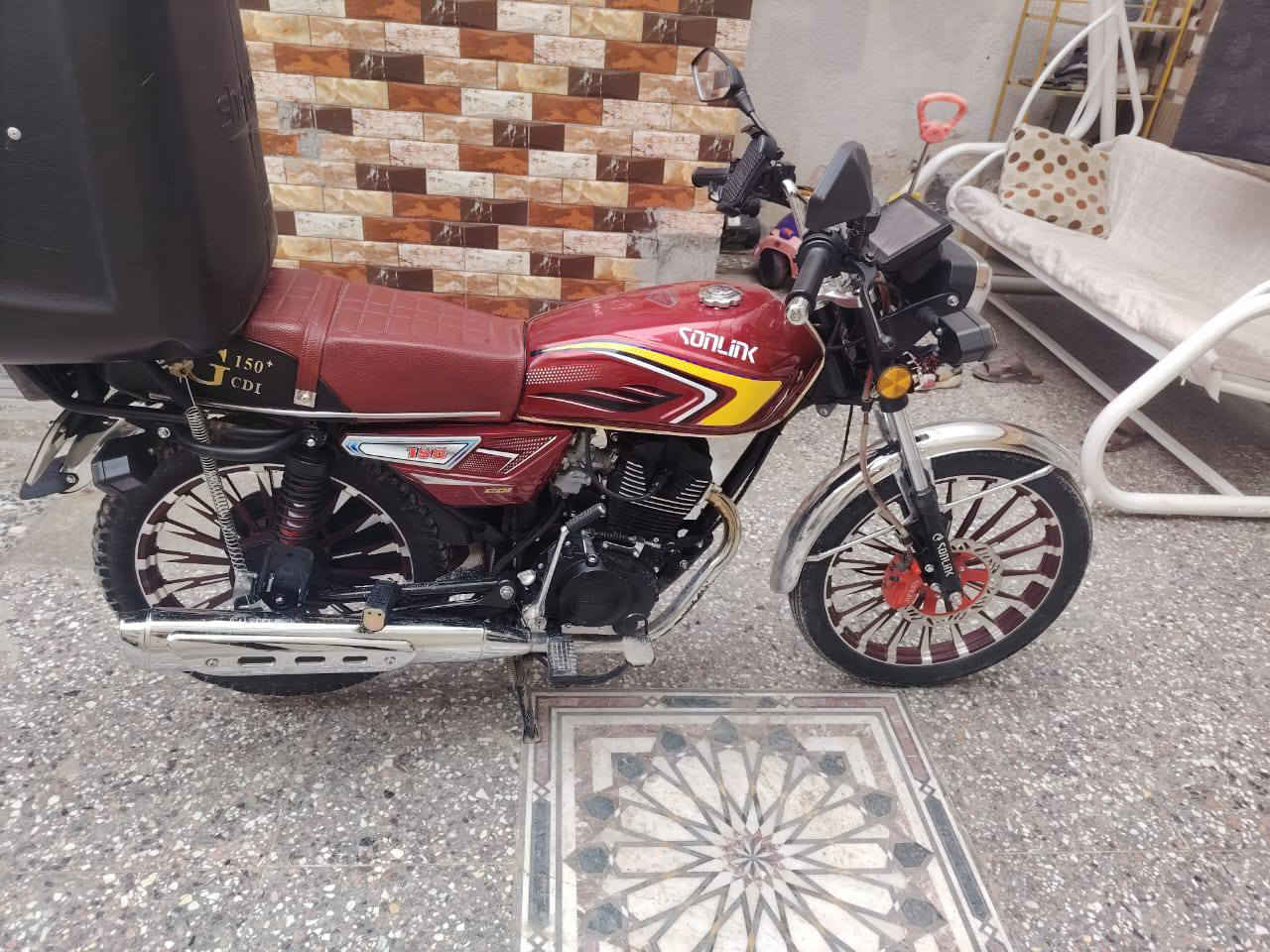 سلام عليكم، دراجة سونك مديل 25 نازله بنهاية شهر الثامن، دراجة حلوة ونضيفة، برغي ما مفتوح بيها، جيب وياك فيتر وتعال، السعر 800 وبيها مجال، مكاني: بغداد_الشعب، للاستفسار:***********
