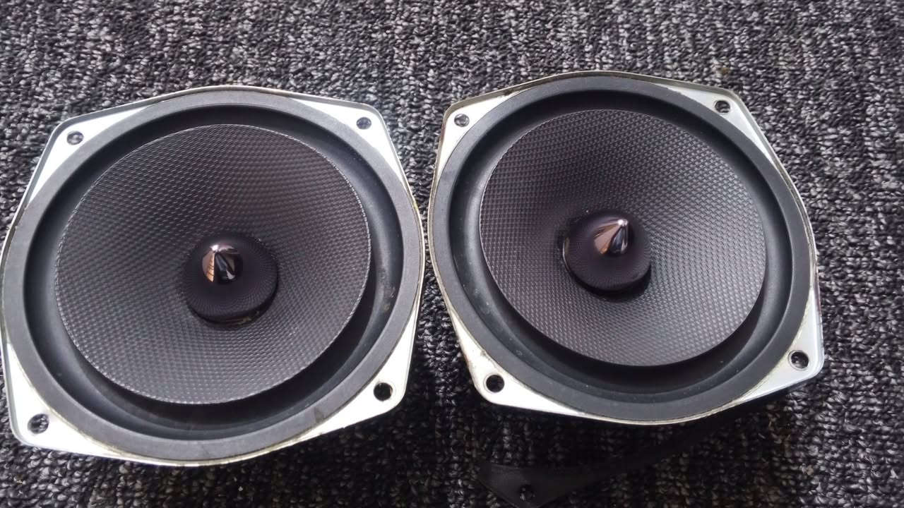 السلام عليكم سماعات ماركه سامسونك مع اتويترات  صوت مجسم راقي. سعر خاص


**إذا كنت صاحب هذا الإعلان وتريد حذفه لأي سبب، رجاءا أرسل رسالة إلى الدعم الفني**