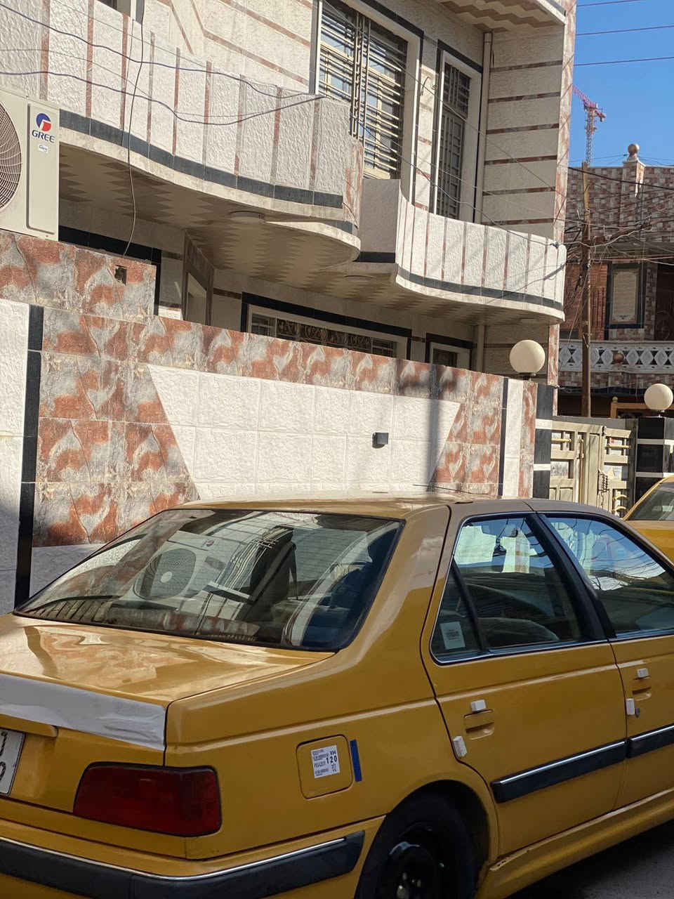 سلام عليكم بيجو بارص للبيع 2015 سياره جديده مكينه كير خير من الله صدر إمامي خلفي جديد تخم تاير سياره بسمي رقم جديد ترايك وين معجبك سياره متعوب عليه السياره بيه صبغ بنيد فقط الباقي مكفول مكان بغداد رقم الهاتف ***********
