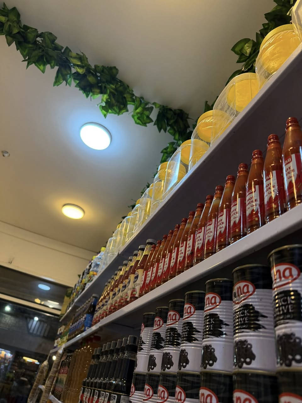 السلام عليكم
محل طرشي للبيع 
الموقع 📌الدوره شارع الصحه قرب مطعم باب الحاره 
موقعه تجاري وبي حركه هواي مطاعم قريبه علي 
سبب البيع الالتزام بالدراسه وعدم التفرغ 
غراض المحل كلها نضيفه وجميع الغراض مع المسواك والعارضه والرفوف للبيع + الجام خان والإعلان كامل مكمل تستلم المحل كامل 
مع العلم المنطقه مابيها محلات طرشي 
إيجاره جدا مناسب وسعره هم جدا جدا مناسب 
للاستفتار رقمي ***********
